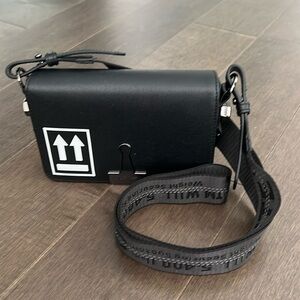 Off-white camera clip bag